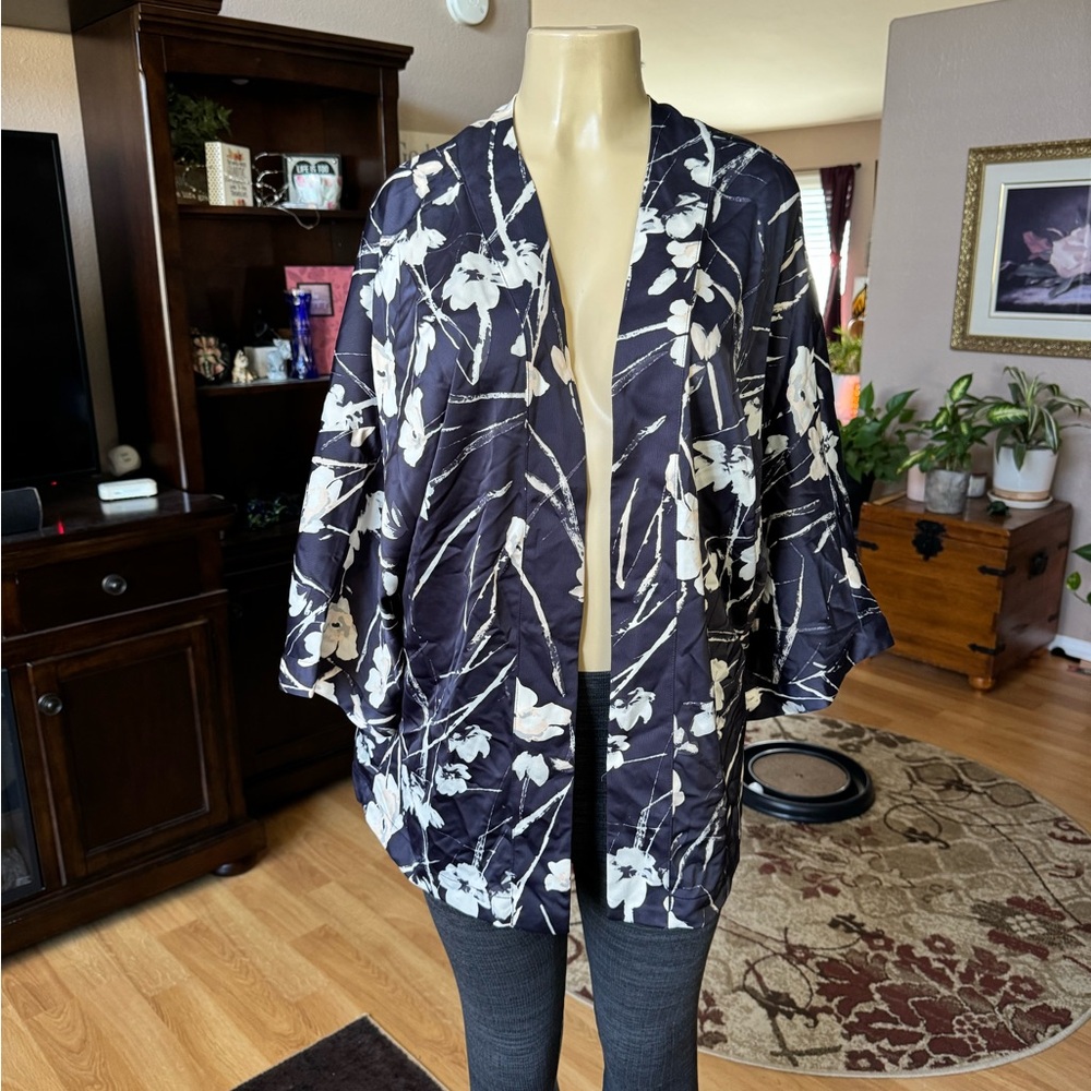 Paraphrase silky blue & white short sleeve cardigan-size L